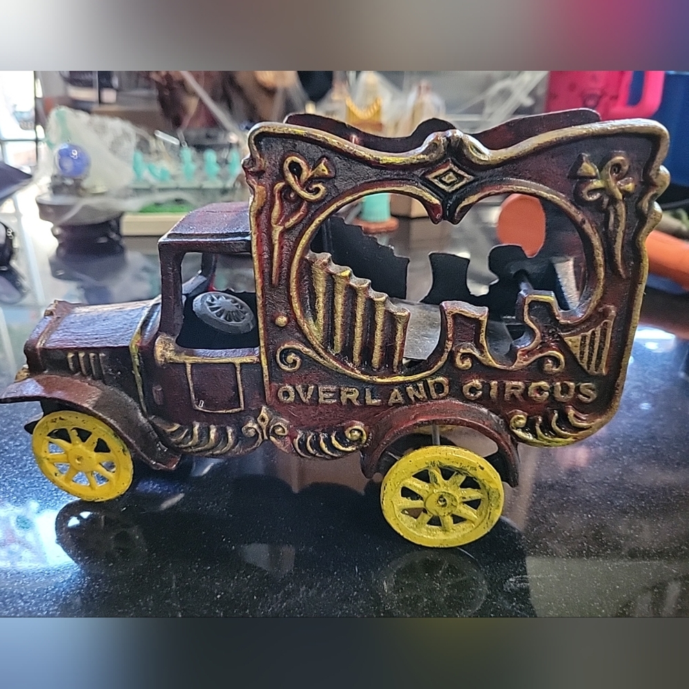 OVERLAND  CIRCUS TRUCK CAST IRON WITH detached CAST IRON Bottom